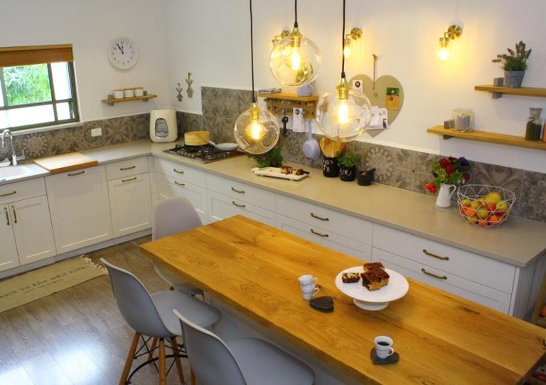 Read more about the article לאכול, להתמנגל, לאהוב: עיצוב מטבח בבית בעמק הירדן